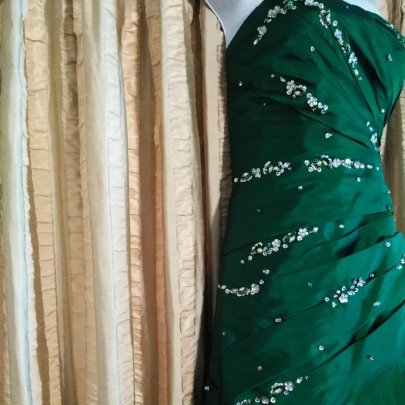 Size 9/10 Mori Lee Emerald Green Prom Dress - Picture 3 of 5